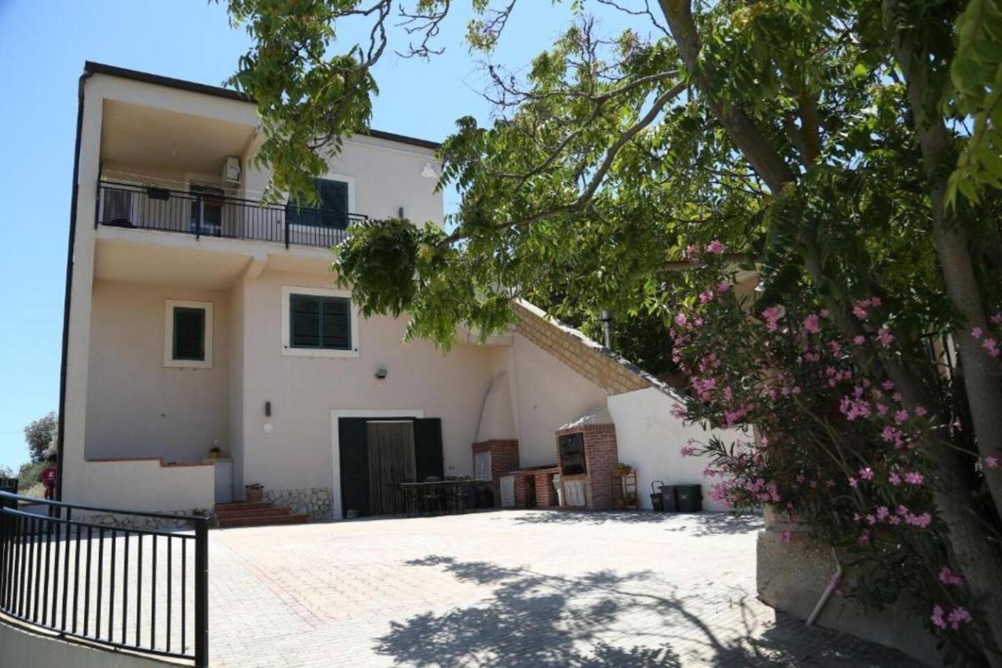 Petraleuka Realmonte Exterior photo